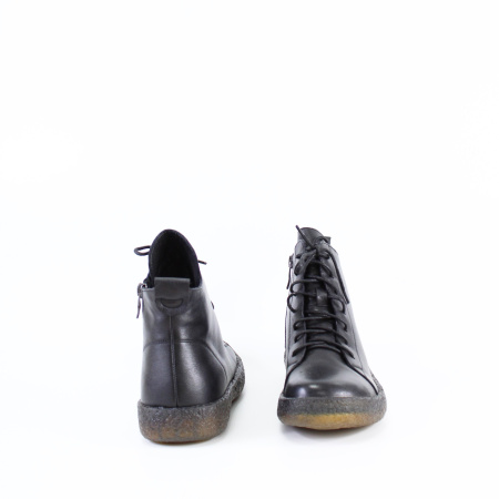 Ботинки на шнурках