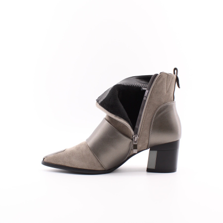 Замшевые ботильоны с кожаными вставками 