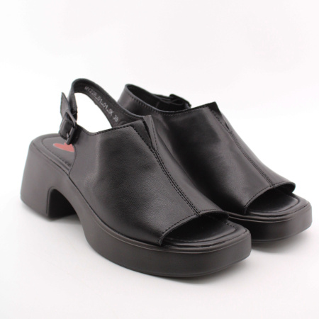 SPUR босоножки массивной подошве