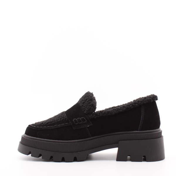 Чёрные лоферы MADELLA
