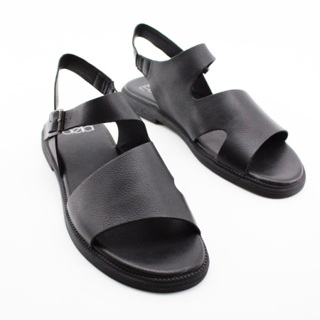 MADELLA  кожаные сандалии с асимметричными ремешками