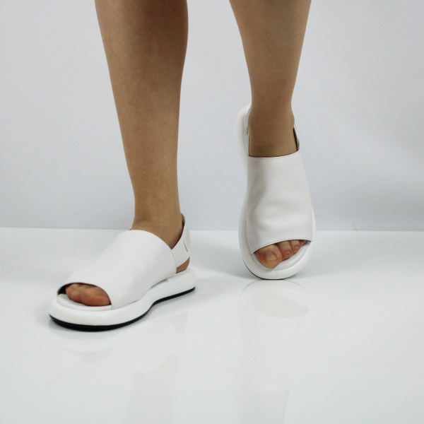 COVANI сандалии с закрытой союзкой