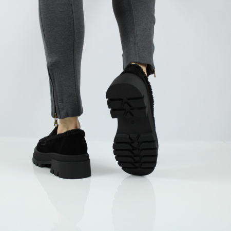 Чёрные лоферы MADELLA