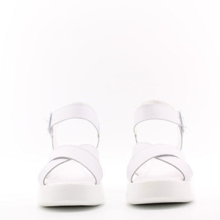 Босоножки на танкетке MADELLA