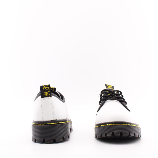 Белые полуботинки на черной подошве MADELLA