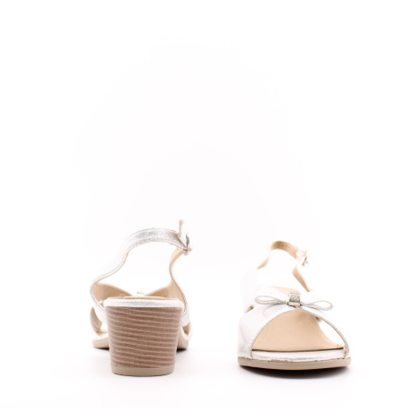 Серебристые босоножки на наборном каблуке AVENIR