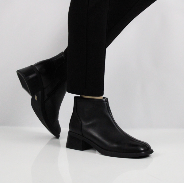 SPUR ботильоны на каблуке