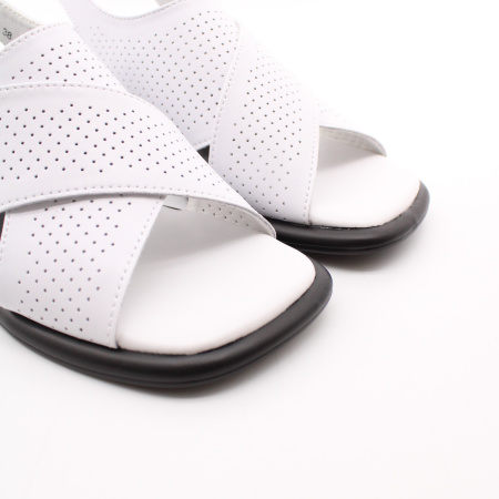 SPUR босоножки белые перфорированные