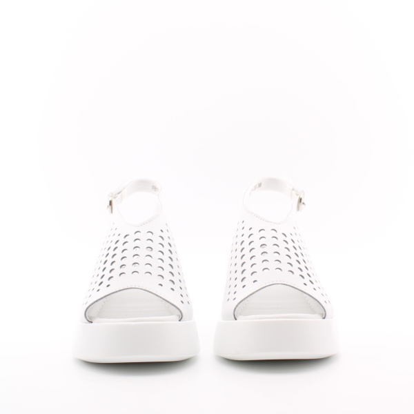 Белые босоножки на танкетке с круглой перфорацией BADEN