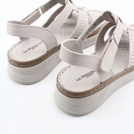 LAGRANDEZZA босоножки серого цвета