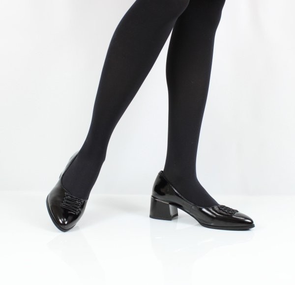 Лаковые черные туфли с декором BADEN