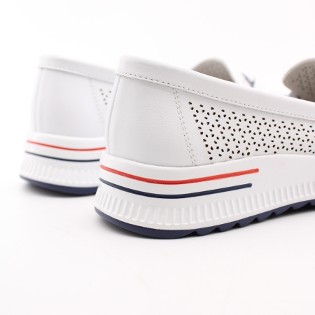 SPUR туфли перфорированые с пряжкой на союзке