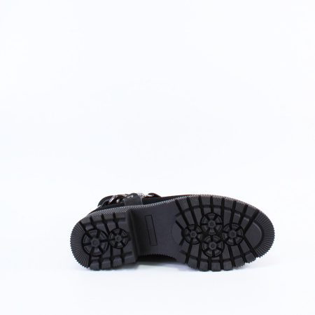 Ботинки с декоративными ремешками