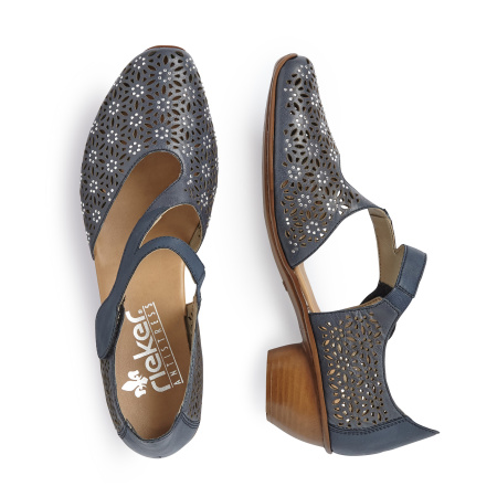 Повседневные босоножки на каблуке