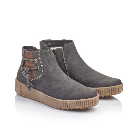 Ботинки с декоративным шнурком