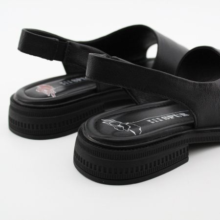 SPUR черные босоножки