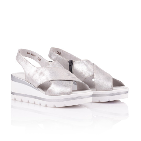 Серебрянные босоножки на танкетке REMONTE