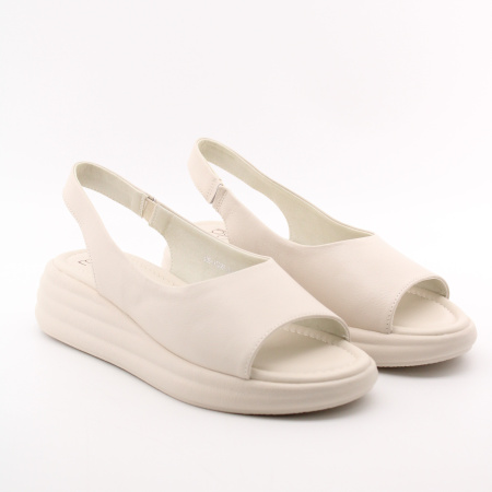 MADELLA босоножки бежевого цвета