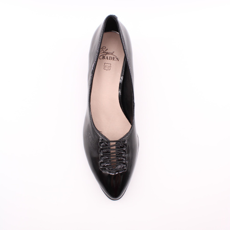 Лаковые черные туфли с декором BADEN