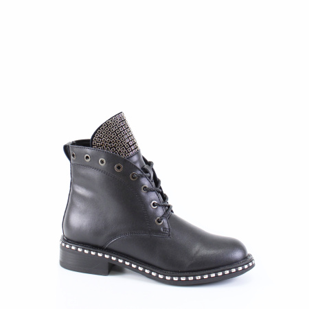 Ботинки с декором