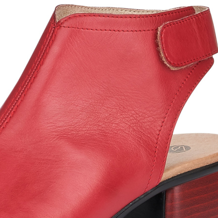 Красные босоножки на низком каблуке REMONTE