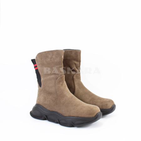 Ботинки на массивной подошве