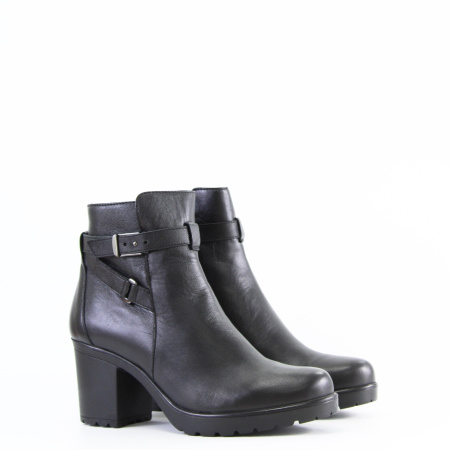 Ботильоны с застежками