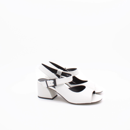 Белые босоножки на устойчивом каблуке RESPECT