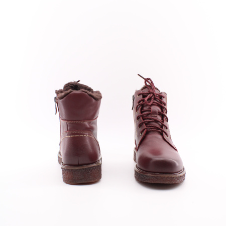 Ботинки на шнурках