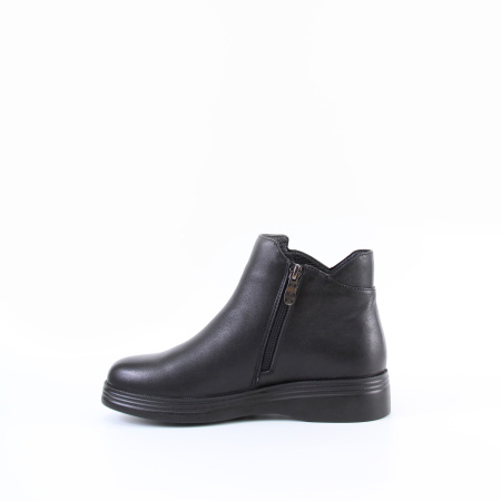 Ботинки с замками по бокам