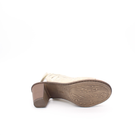 Босоножки с лазерной обработкой