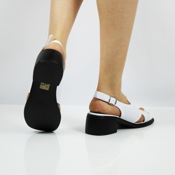 SPUR босоножки белые перфорированные