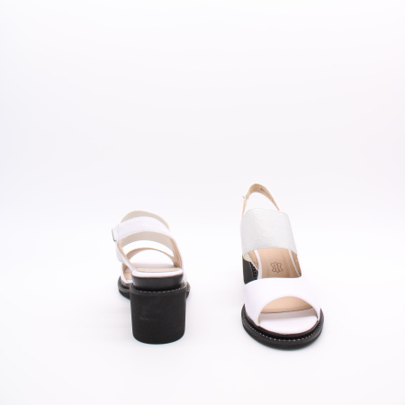 Босоножки с резинкой