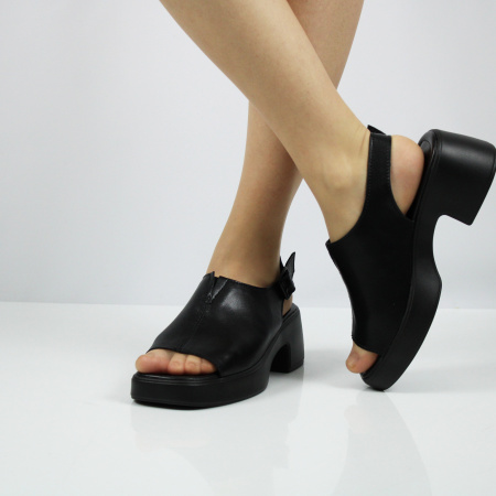 SPUR босоножки массивной подошве