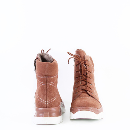 Ботинки на массивной подошве