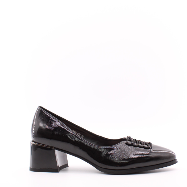 Лаковые черные туфли с декором BADEN