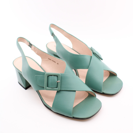 Босоножки на среднем каблуке RESPECT