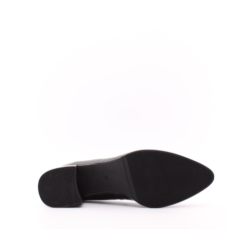 Лаковые черные туфли с декором BADEN