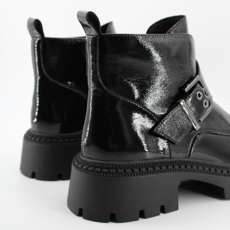 COVANI ботильоны лаковые с пряжкой 