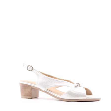 Серебристые босоножки на наборном каблуке AVENIR