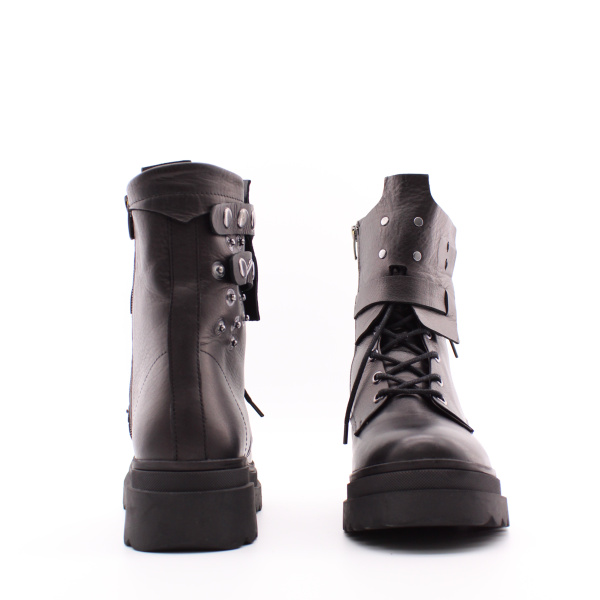 SandM зимние ботинки с декоративными клепками
