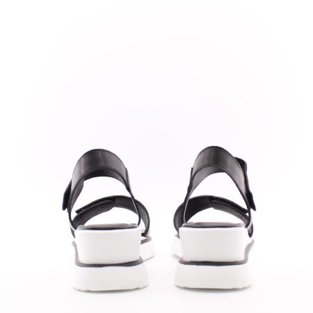 Чёрные босоножки на белой танкетке MADELLA