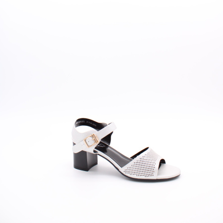 Босоножки на высоком каблуке