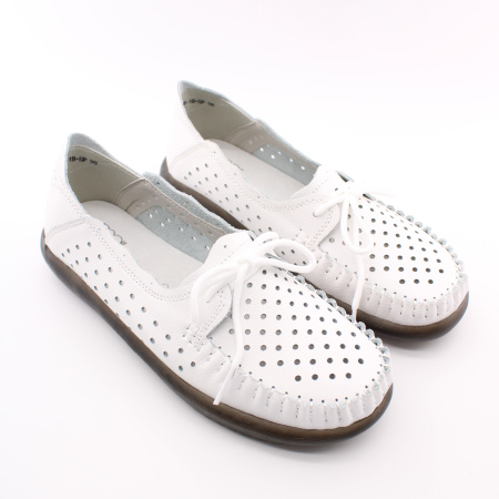 Белые перфорированные мокасины MADELLA 