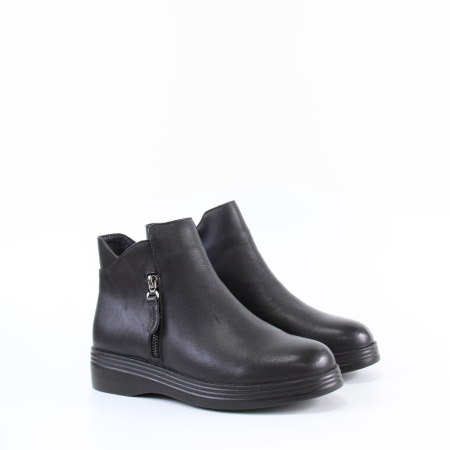 Ботинки с замками по бокам