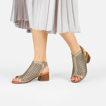 Золотые босоножки с перфорацией REMONTE