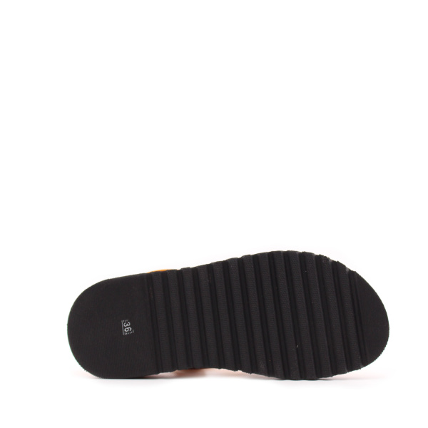 Босоножки на массивной подошве SandM