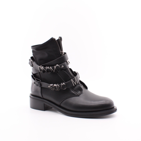 Ботинки с декоротивными ремнями