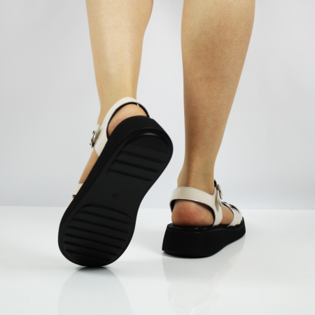 SPUR сандалии лаковые