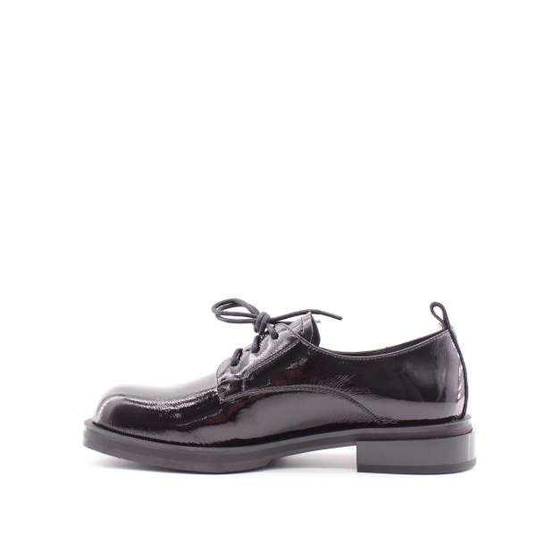 Полуботинки лаковые на низком каблуке RESPECT